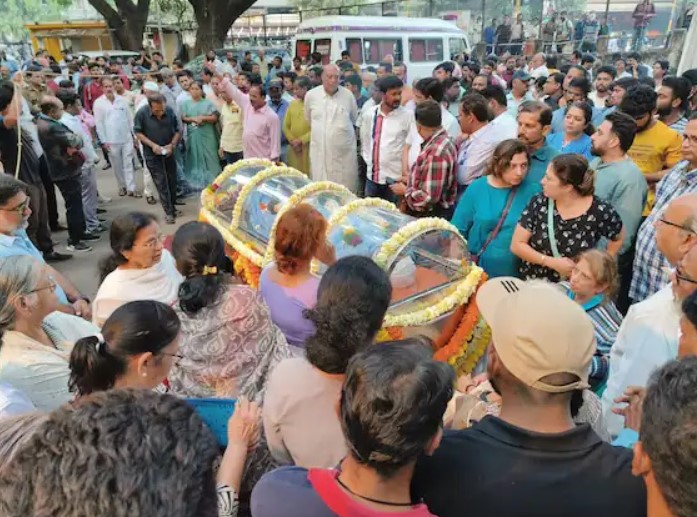पंचतत्व में विलीन हुए गोखले